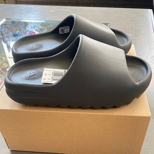 Yeezy Slides Onyx